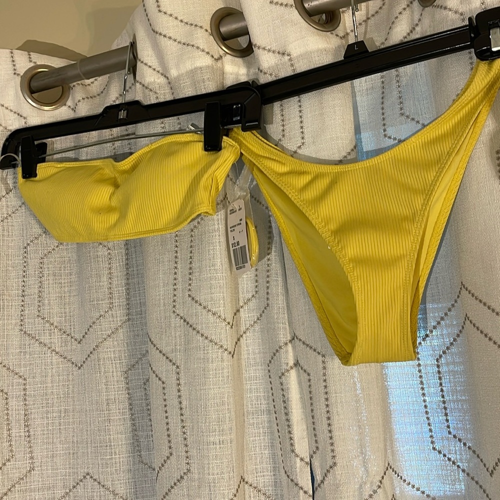 NWT Women’s Yellow 2pc S/M Bikini Set Add Neck strap Breast Pads T(S) Bottom(M)
